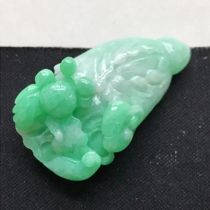 【翡翠A货 糯种水润飘阳绿翡翠白菜吊坠 尺寸42.6/23.8/13.6】图2