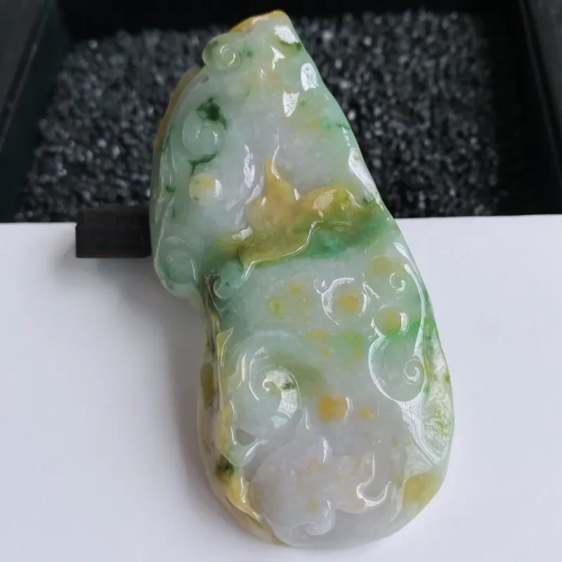 【🙏缅甸天然翡翠A货 三彩精美厚装龙牌吊坠,克重:76.35,尺寸:85*40*14.2,麟虫之长,能细能巨,能短能长,春分而登天,秋分而潜渊。霸气显工,大件厚装,佩戴上身大气!】图6