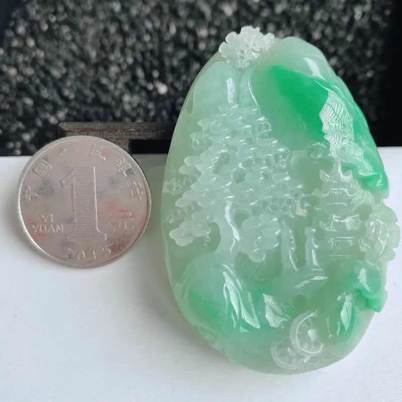 【🙏缅甸天然翡翠A货 清新淡雅山水牌吊坠。克重:63.46,尺寸:60*41*13,寓意“常青、背靠大山、水(财)长流、平安之意”高山流水,爱物珍贵,雕工足够雅致脱俗,极具动态美。香远益清,便是如此,佩戴效果落落大方,性价比超值!】图3