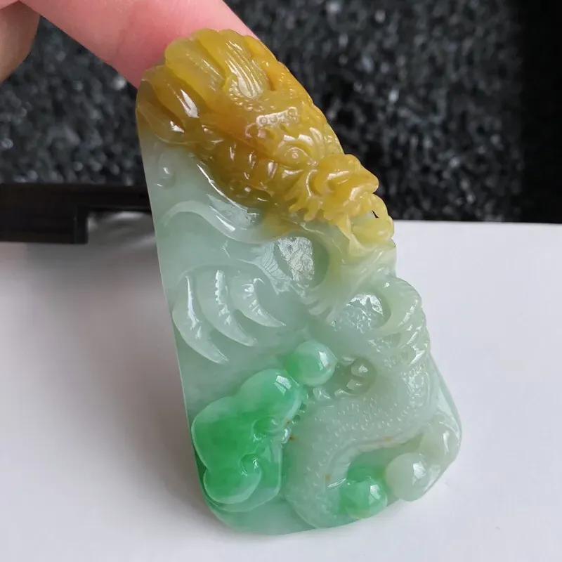 【🙏缅甸天然翡翠A货 双彩精美龙牌吊坠,克重:46.38,尺寸:63*34*16,麟虫之长,能细能巨,能短能长,春分而登天,秋分而潜渊。霸气显工,线条生动流畅,佩戴上身大气!】图9