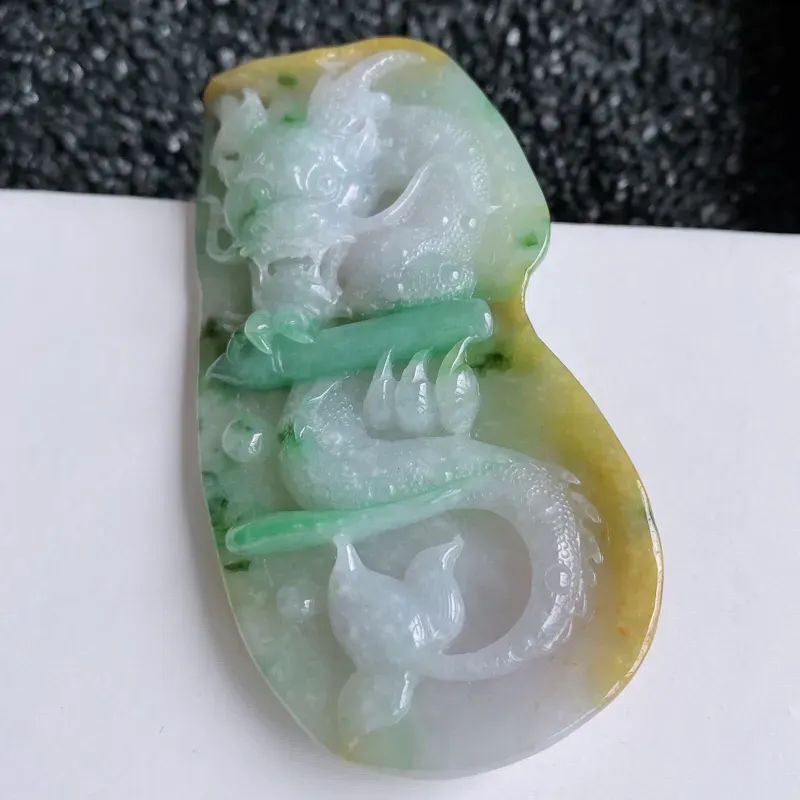 【🙏缅甸天然翡翠A货 三彩精美厚装龙牌吊坠,克重:76.35,尺寸:85*40*14.2,麟虫之长,能细能巨,能短能长,春分而登天,秋分而潜渊。霸气显工,大件厚装,佩戴上身大气!】图10