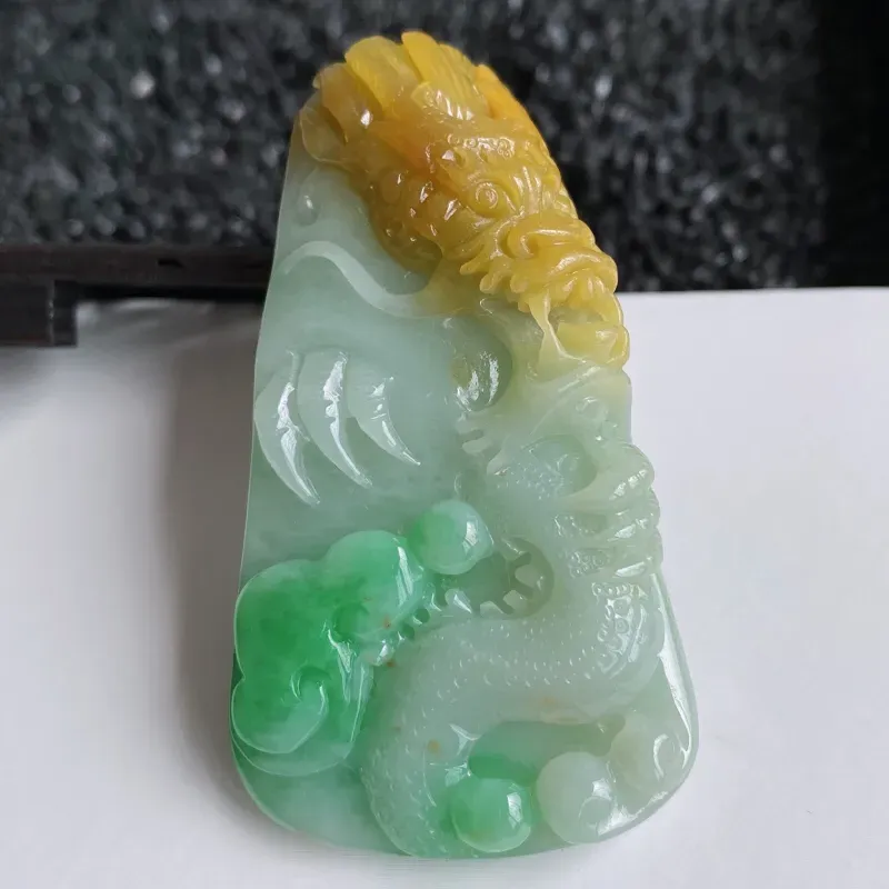 【🙏缅甸天然翡翠A货 双彩精美龙牌吊坠,克重:46.38,尺寸:63*34*16,麟虫之长,能细能巨,能短能长,春分而登天,秋分而潜渊。霸气显工,线条生动流畅,佩戴上身大气!】图10