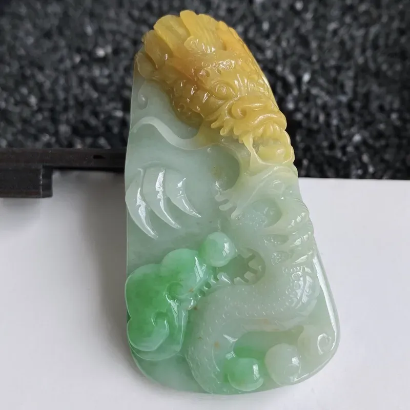 【🙏缅甸天然翡翠A货 双彩精美龙牌吊坠,克重:46.38,尺寸:63*34*16,麟虫之长,能细能巨,能短能长,春分而登天,秋分而潜渊。霸气显工,线条生动流畅,佩戴上身大气!】图1