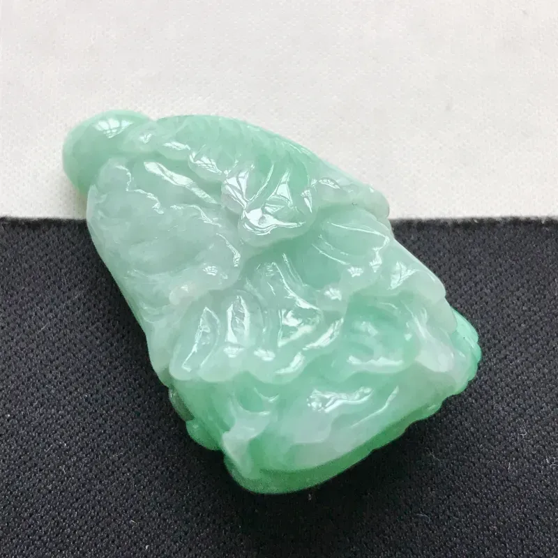 【翡翠A货 糯种水润飘阳绿翡翠白菜吊坠 尺寸42.6/23.8/13.6】图6