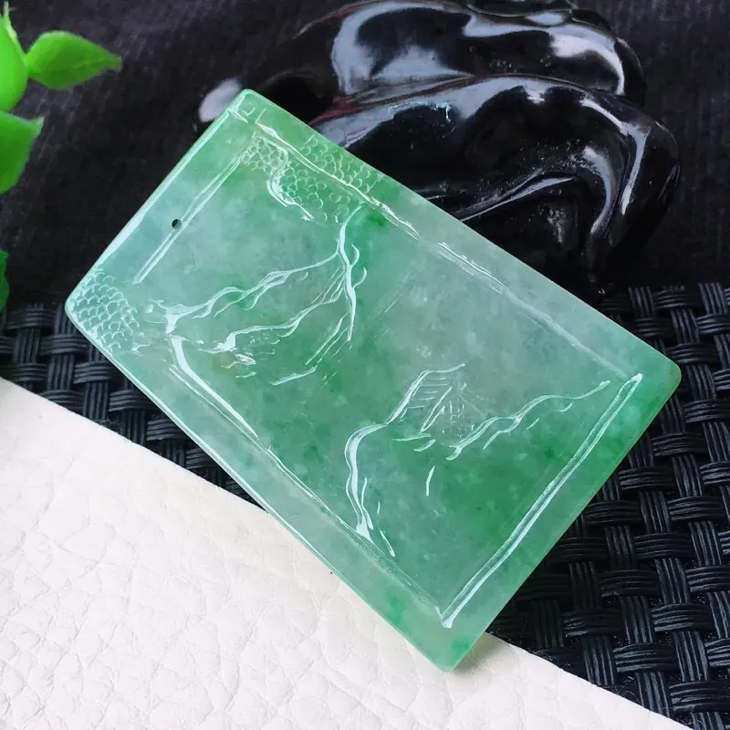 【自然光室外拍摄🎉🎉 冰润山高水长玉坠 冰润通透,玉质莹润,细腻干净,起胶起光 高档大气,品质杠杠的,值得拥有!规格:52.5*36.5*5.6mm】图10