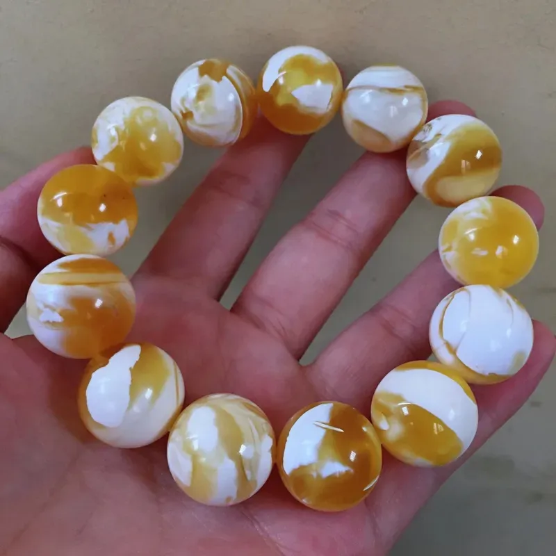 【收藏级孤品骨瓷金白妖花溶洞蜜蜡大手串
全品无杂无裂,颗颗精攒,颗颗妖孽,馆藏级手串,收藏价值高,攒了1年多,才凑齐这么一条大尺寸的蜜蜡妖孽瓷白溶洞大串,打磨非常耗料,意境优美,佩戴尊贵不凡,彰显气度!送人或者自留都是非常好的选择。适合收藏!见到就是缘分。黄金尺寸18mm克重44克】图4