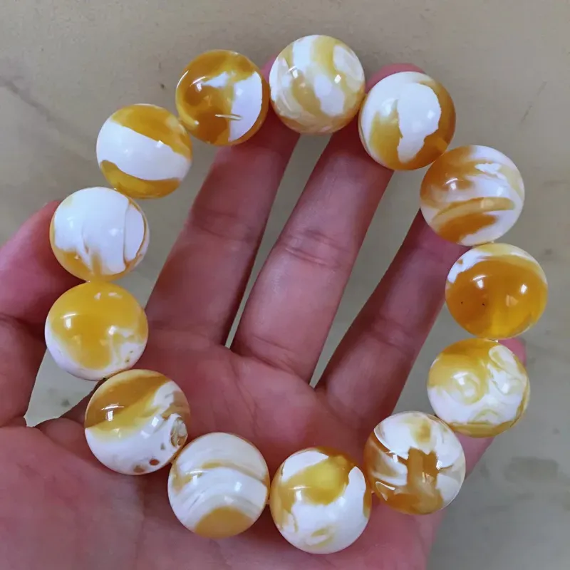 【收藏级孤品骨瓷金白妖花溶洞蜜蜡大手串
全品无杂无裂,颗颗精攒,颗颗妖孽,馆藏级手串,收藏价值高,攒了1年多,才凑齐这么一条大尺寸的蜜蜡妖孽瓷白溶洞大串,打磨非常耗料,意境优美,佩戴尊贵不凡,彰显气度!送人或者自留都是非常好的选择。适合收藏!见到就是缘分。黄金尺寸18mm克重44克】图3