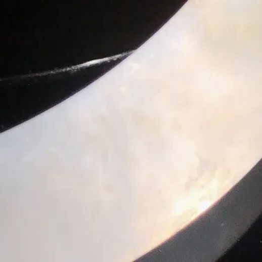 【😊😊天然A货翡翠冰糯种飘绿宽条玉手镯,水润秀丽,飘绿优雅,种水十足,视觉甜美可人,恰到好处的美,十分高雅耐看,条形优美,上手优雅大方,55圈口可佩戴。尺寸55*12.7*6.7mm,重量:48.00g。】图8