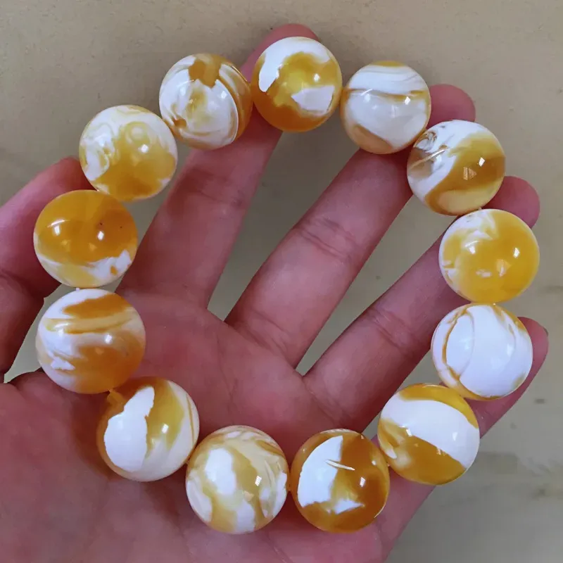 【收藏级孤品骨瓷金白妖花溶洞蜜蜡大手串
全品无杂无裂,颗颗精攒,颗颗妖孽,馆藏级手串,收藏价值高,攒了1年多,才凑齐这么一条大尺寸的蜜蜡妖孽瓷白溶洞大串,打磨非常耗料,意境优美,佩戴尊贵不凡,彰显气度!送人或者自留都是非常好的选择。适合收藏!见到就是缘分。黄金尺寸18mm克重44克】图2