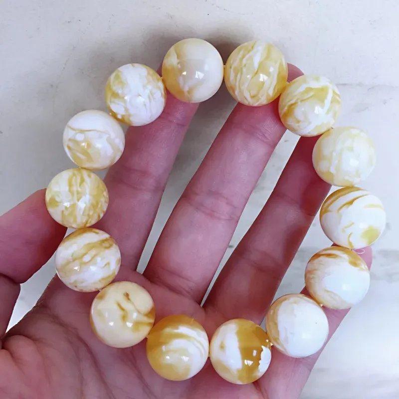 【原矿罕见收藏级金瓷白蜡妖孽虎皮纹蜜蜡手串
全品无瑕,纯手工打磨,整体无杂裂,花纹妖孽,颜色浓郁,蜡质浓厚,纹路妖娆,如此品相,有缘者请!尺寸15mm克重28.86克】图3