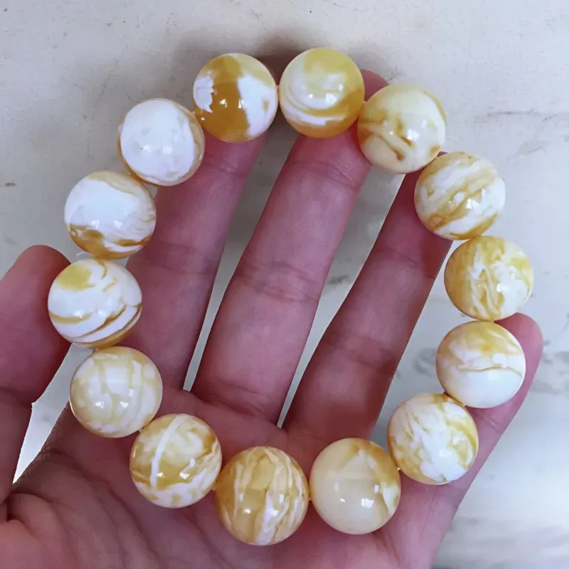 【原矿罕见收藏级金瓷白蜡妖孽虎皮纹蜜蜡手串
全品无瑕,纯手工打磨,整体无杂裂,花纹妖孽,颜色浓郁,蜡质浓厚,纹路妖娆,如此品相,有缘者请!尺寸15mm克重28.86克】图2