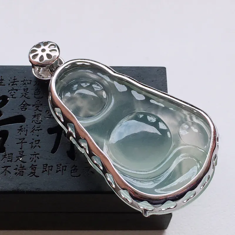 【精品翡翠18k镶嵌伴钻佛公吊坠,玉质莹润,佩戴效果更美,尺寸:整体尺寸:41.2*21*9MM,裸石尺寸:34.2*21*4.7MM,整体货品质量:7.7g】图5