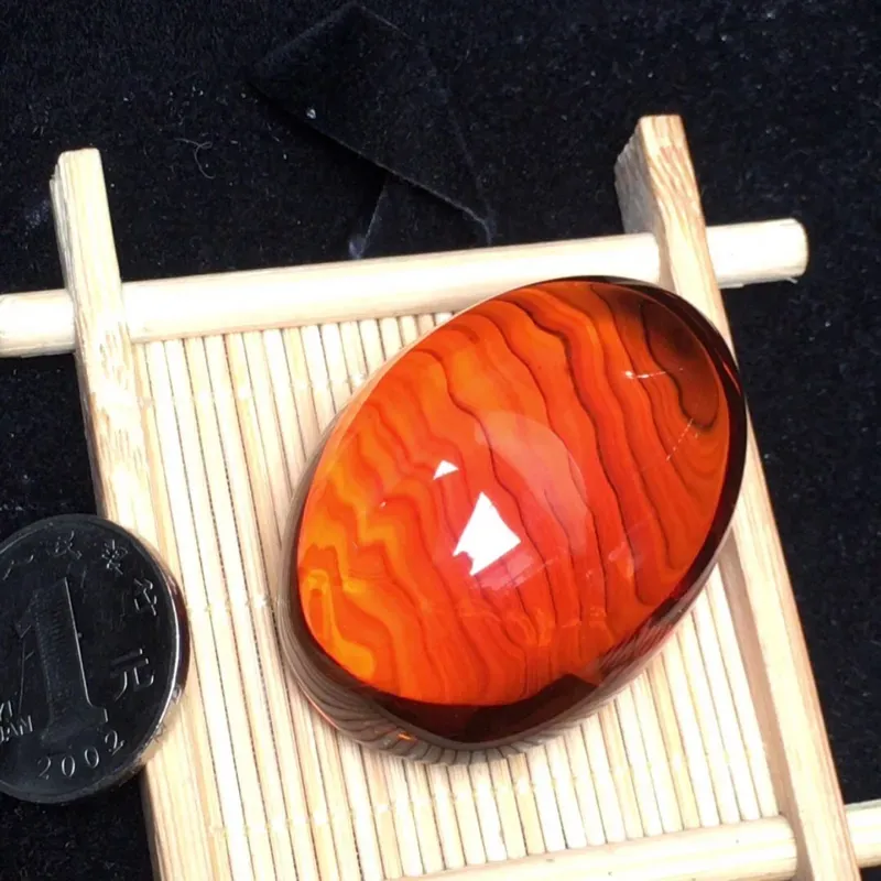 【天然缅甸琥珀精品红血蛋面,🈚️杂裂冰🈚️瑕疵,净水品质,颜色漂亮,珀体净透润亮,形饱满大气,规格49/35/26/,重25克】图5