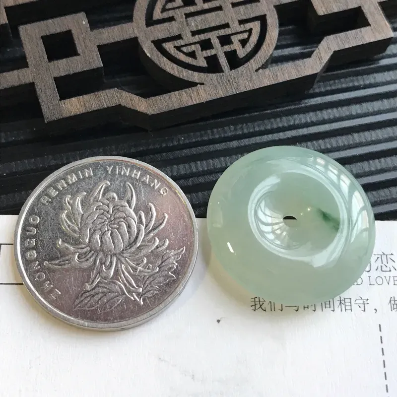 【编号:605,翡翠A货,飘花平安扣吊坠,尺寸:23.6*5.7mm】图9
