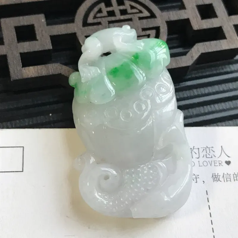 【编号:605,翡翠A货,飘绿母子连心吊坠,尺寸:41.5*24.2*9.4mm】图4