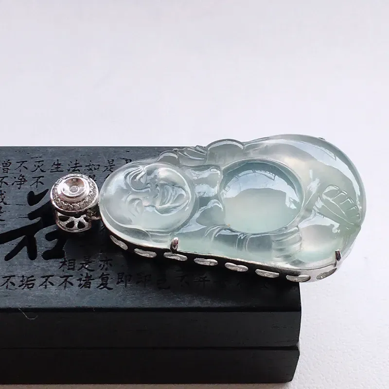 【精品翡翠18k镶嵌伴钻佛公吊坠,玉质莹润,佩戴效果更美,尺寸:整体尺寸:41.2*21*9MM,裸石尺寸:34.2*21*4.7MM,整体货品质量:7.7g】图6