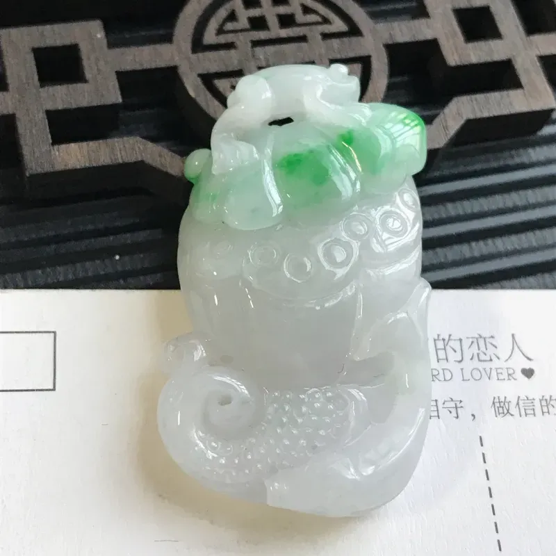【编号:605,翡翠A货,飘绿母子连心吊坠,尺寸:41.5*24.2*9.4mm】图6