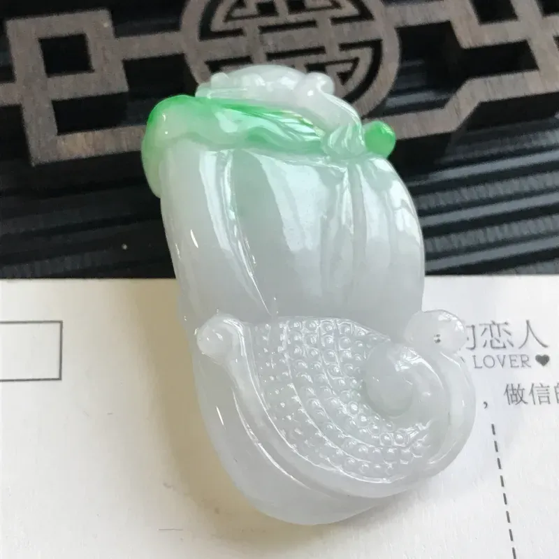【编号:605,翡翠A货,飘绿母子连心吊坠,尺寸:41.5*24.2*9.4mm】图7