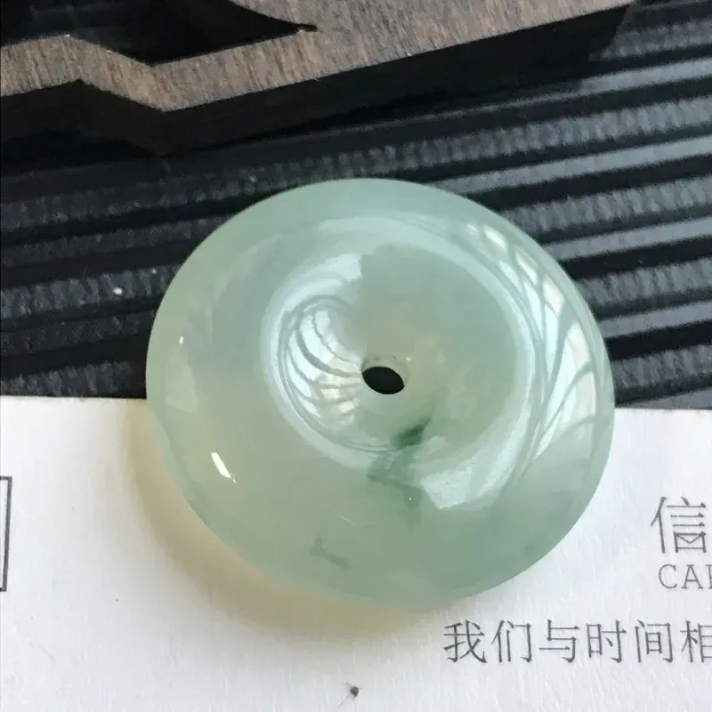【编号:605,翡翠A货,飘花平安扣吊坠,尺寸:23.6*5.7mm】图4