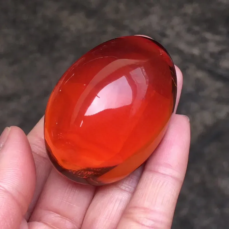 【天然缅甸琥珀精品红血蛋面,🈚️杂裂冰🈚️瑕疵,净水品质,颜色漂亮,珀体净透润亮,形饱满大气,规格49/35/26/,重25克】图2