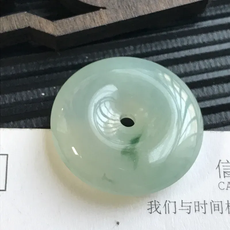 【编号:605,翡翠A货,飘花平安扣吊坠,尺寸:23.6*5.7mm】图5