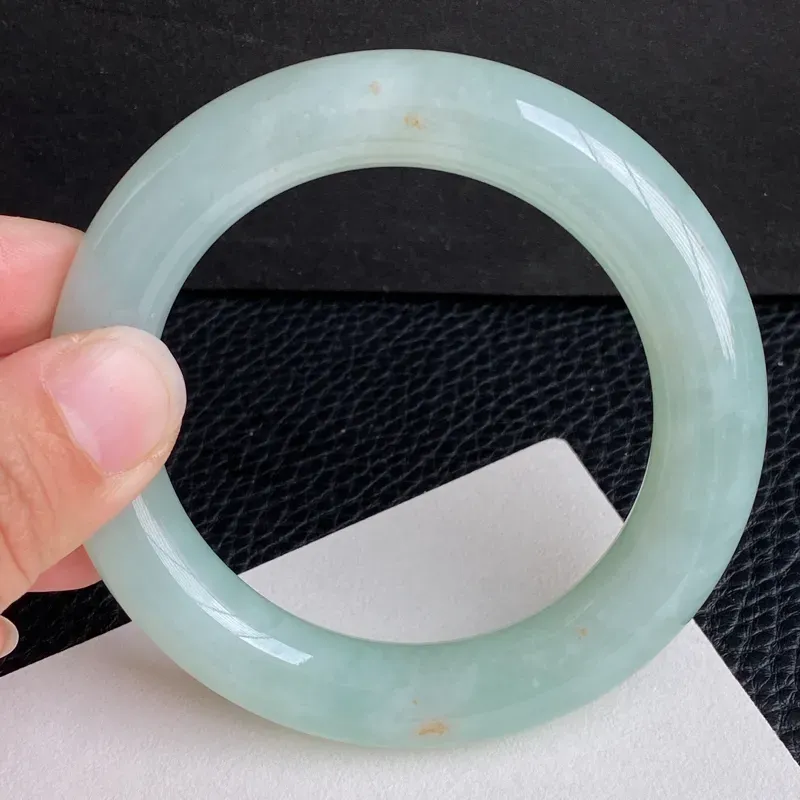 【圈口:55.9mm 天然翡翠A货浅绿圆条手镯,编号1.21-ch】图5