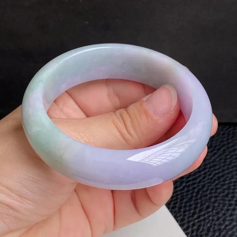 【圈口:57mm 天然翡翠A货细腻春带彩宽边手镯、编号1.21-ch】图2