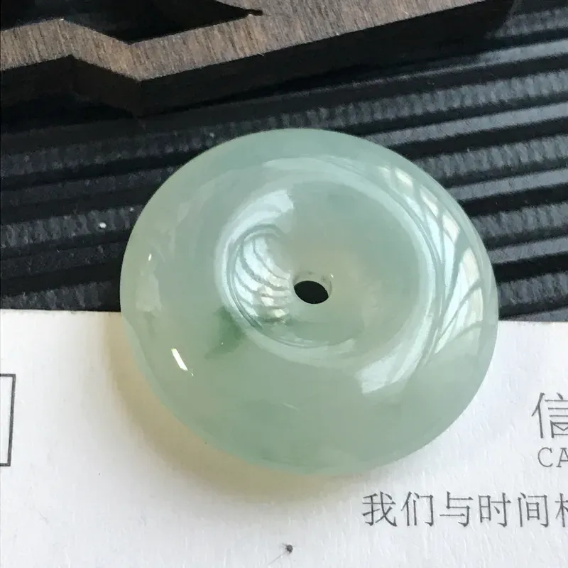 【编号:605,翡翠A货,飘花平安扣吊坠,尺寸:23.6*5.7mm】图6