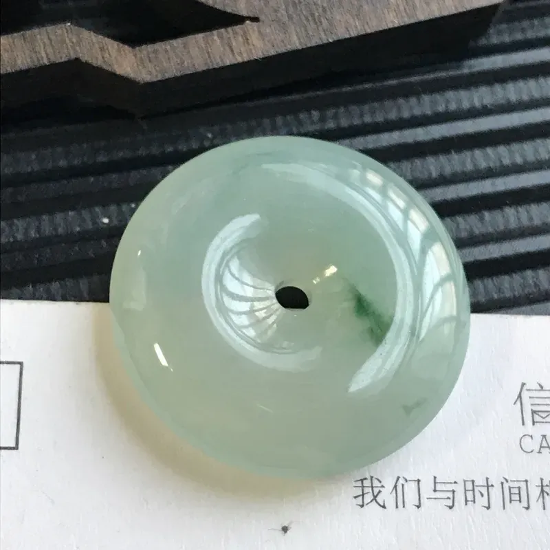 【编号:605,翡翠A货,飘花平安扣吊坠,尺寸:23.6*5.7mm】图2