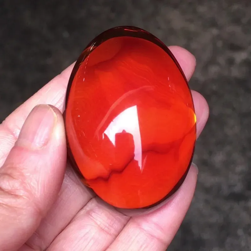 【天然缅甸琥珀精品红血蛋面,🈚️杂裂冰🈚️瑕疵,净水品质,颜色漂亮,珀体净透润亮,形饱满大气,规格49/35/26/,重25克】图1