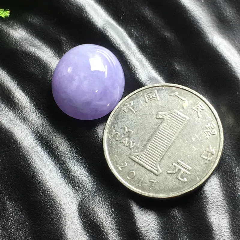 紫气蛋面裸石，底子细腻，色泽漂亮，干净起光，没有纹裂。可镶嵌成戒指。(实物淡一分)尺寸：17.4-15.6-10.1