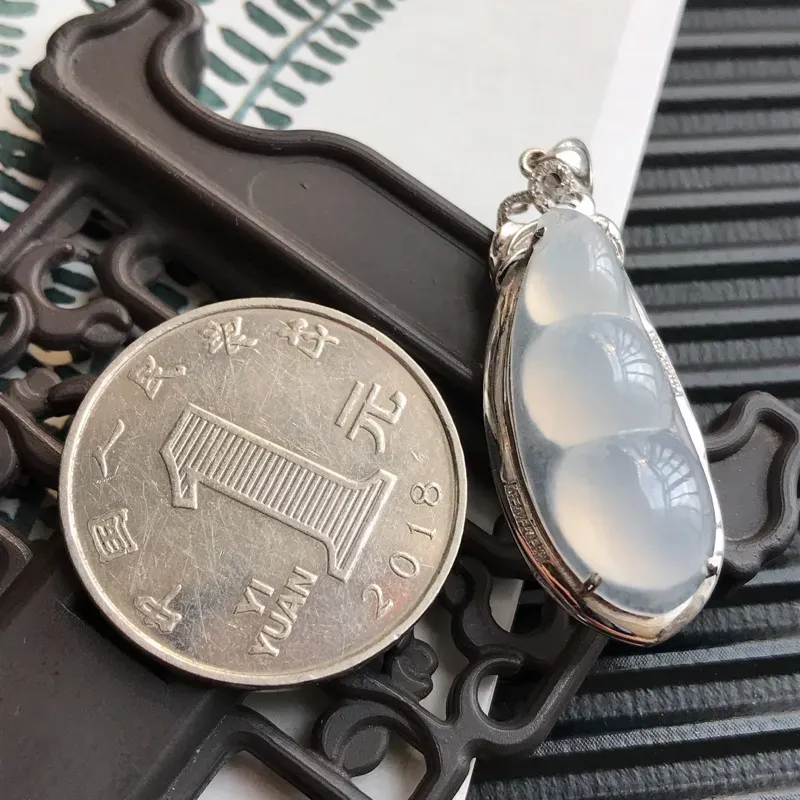 【编号590翡翠A货18k金伴钻种水好四季豆吊坠,裸石尺寸26.2*10.7*4.0mm,包金尺寸38.0*13.4*8.0mm】图9