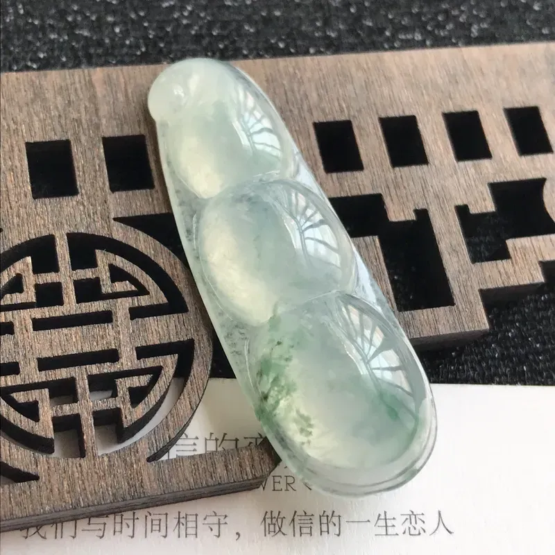 【编号:md203,翡翠A货,飘花富贵豆吊坠,尺寸:42.3*14.8*7.2mm】图1
