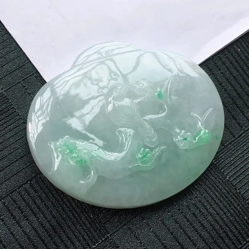 【翡翠飘绿喜上眉梢吊坠,水头好,玉质细腻温润,颜色漂亮。】图3