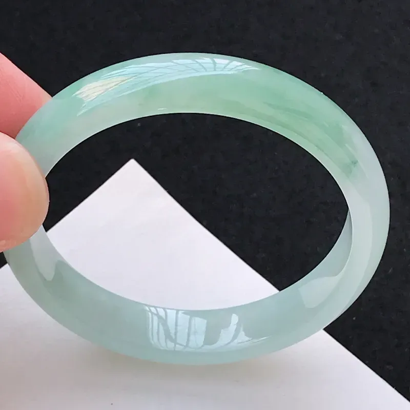 【尺寸:51.2/10.6/6.7mm,天然A货翡翠带绿宽边手镯,编号1.25-ying】图2