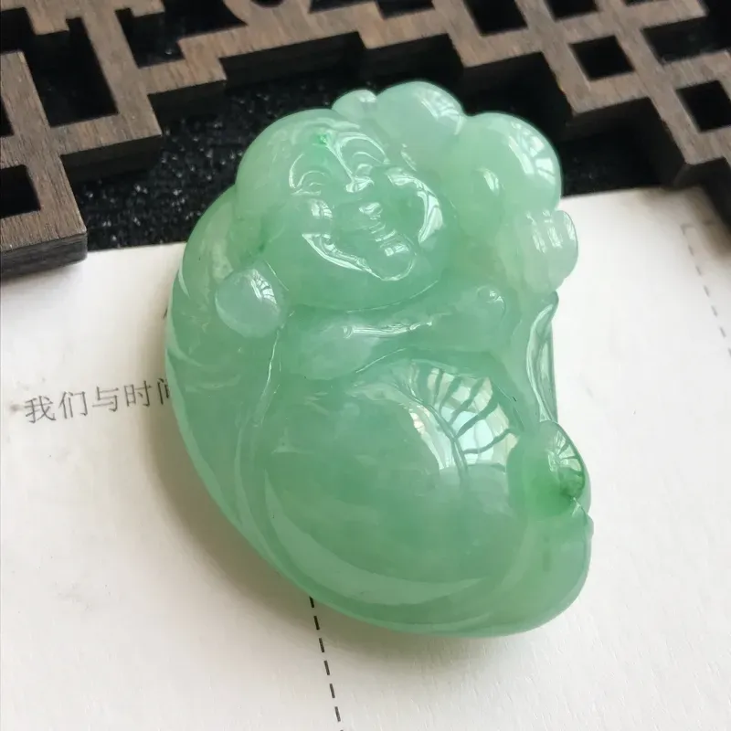【编号:605,翡翠A货,飘绿佛公吊坠,尺寸:43.5*30*12.6mm】图2
