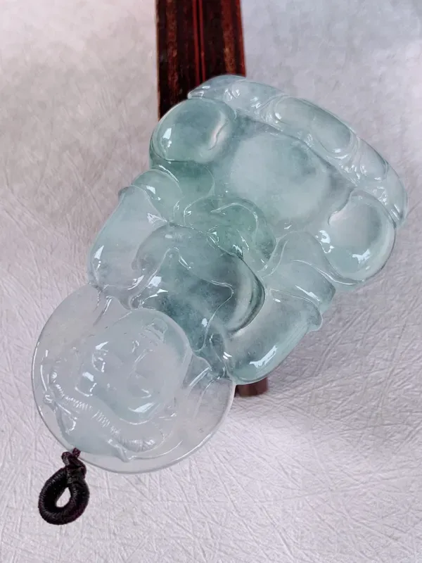 【大件厚装冰观音翡翠挂件,【自然光拍摄】形体饱满圆润,冰胶感十足,荧光强烈,高性价比,值得入手。#60尺寸59*37.5*6.2】图5