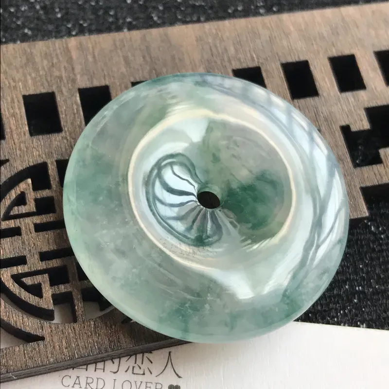 【编号:md203,翡翠A货,飘花平安扣吊坠,尺寸:32.2*5.5mm】图4