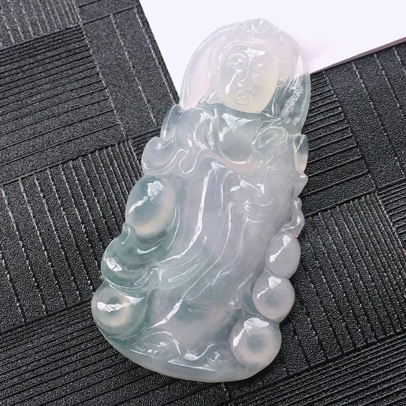 【翡翠冰糯种浅春色观音吊坠,水头好,玉质细腻温润。】图3