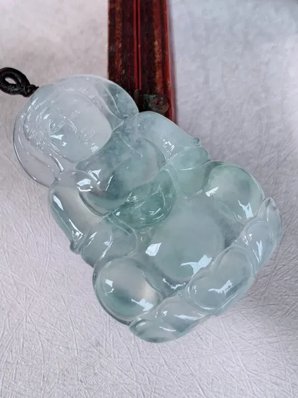 【大件厚装冰观音翡翠挂件,【自然光拍摄】形体饱满圆润,冰胶感十足,荧光强烈,高性价比,值得入手。#60尺寸59*37.5*6.2】图7