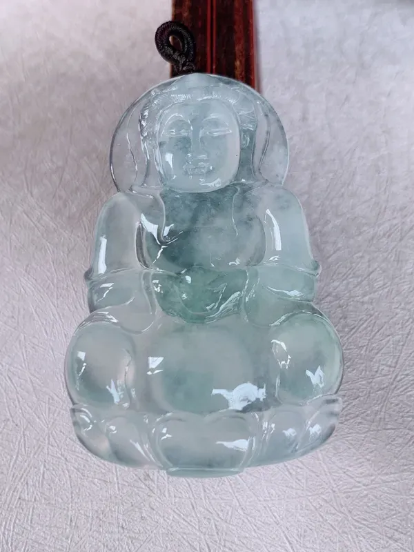 【大件厚装冰观音翡翠挂件,【自然光拍摄】形体饱满圆润,冰胶感十足,荧光强烈,高性价比,值得入手。#60尺寸59*37.5*6.2】图1