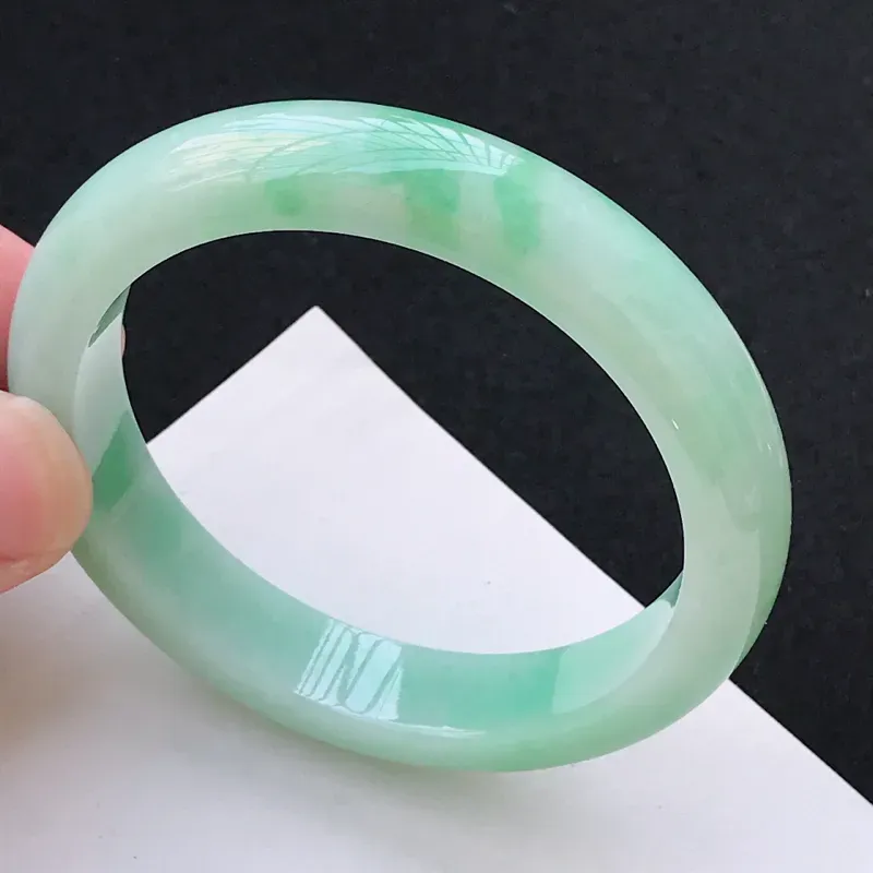 【尺寸:59.6/12.5/8.5mm,天然A货翡翠带绿宽边手镯,编号1.25-ying】图2