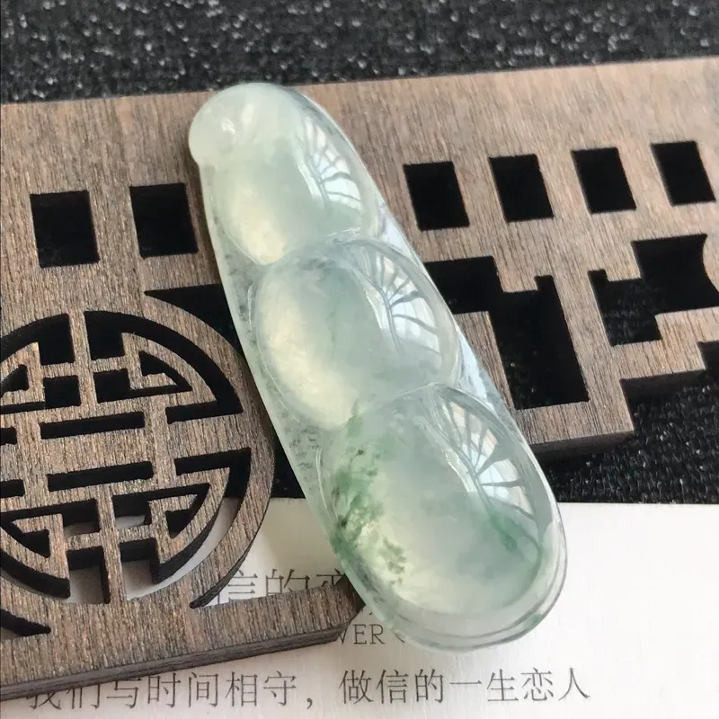 【编号:md203,翡翠A货,飘花富贵豆吊坠,尺寸:42.3*14.8*7.2mm】图2