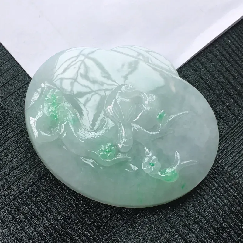 【翡翠飘绿喜上眉梢吊坠,水头好,玉质细腻温润,颜色漂亮。】图1