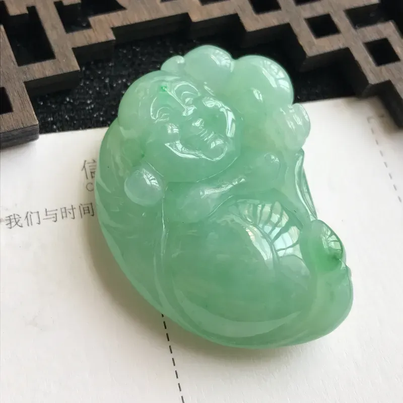 【编号:605,翡翠A货,飘绿佛公吊坠,尺寸:43.5*30*12.6mm】图1