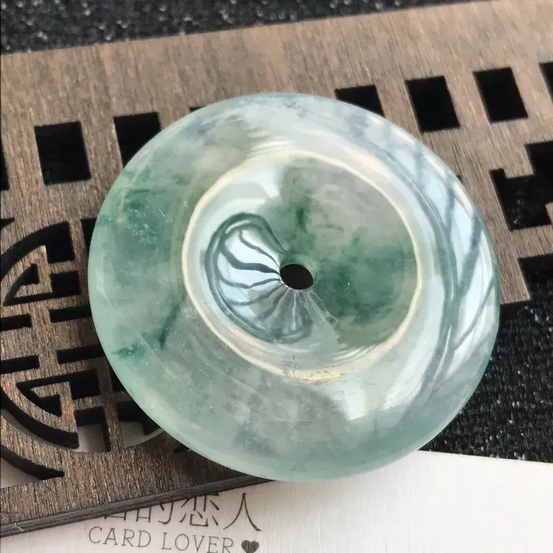 【编号:md203,翡翠A货,飘花平安扣吊坠,尺寸:32.2*5.5mm】图6
