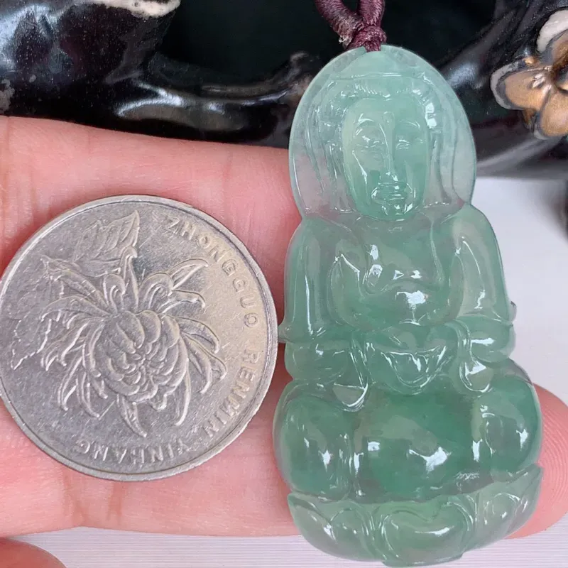 【冰观音菩萨翡翠挂件,冰透水润,胶感十足,庇佑 ,守护 ,种水足,工艺精致,#60尺寸45.5*23.5*5.5】图7
