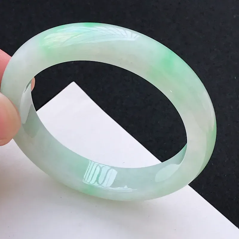 【尺寸:55.6/12.1/8.5mm,天然A货翡翠带绿宽边手镯,编号1.25-ying】图3