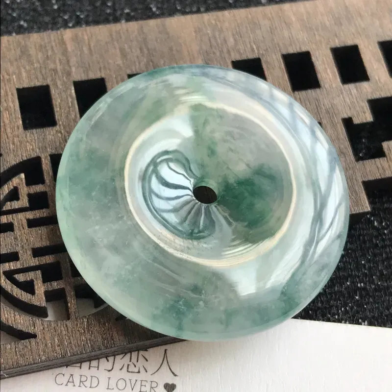 【编号:md203,翡翠A货,飘花平安扣吊坠,尺寸:32.2*5.5mm】图3
