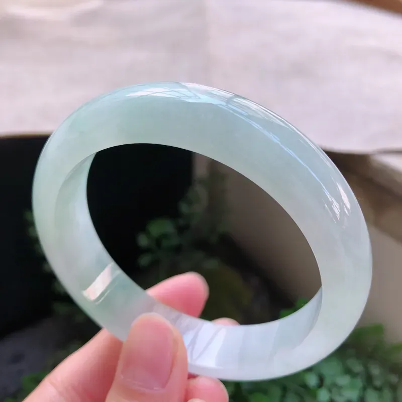 【01/26 飘花正圈翡翠手镯,⑥ 玉质细腻水润,飘花灵动,佩戴高贵大方】图6